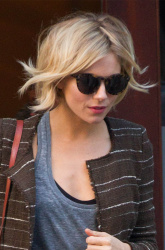 Sienna Miller - is seen leaving her hotel and heading to a business meeting in New York City, 12 января 2015 (21xHQ) 0Q3yhKKd