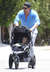 Josh Duhamel - Out and about in Brentwood - May 9, 2015 - 22xHQ 0U2x9Zru