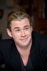 Chris Hemsworth - Snow White And The Huntsman press conference portraits by Vera Anderson (West Suffex, May 13, 2012) - 10xHQ 0o8lx7Uo
