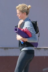Charlize Theron - spotted leaving yoga class - January 23, 2015 - 23xHQ 0ps0a64k