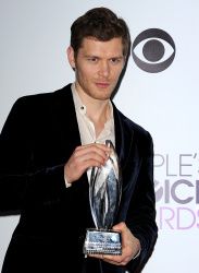 Joseph Morgan, Persia White - 40th People's Choice Awards held at Nokia Theatre L.A. Live in Los Angeles (January 8, 2014) - 114xHQ 0yfcm8xL