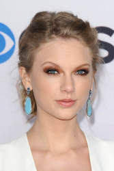 Taylor Swift - 2013 People's Choice Awards at the Nokia Theatre in Los Angeles, California - January 9, 2013 - 247xHQ 1R6iKjnU