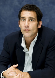 Clive Owen - "The Boys are Back" press conference portraits by Armando Gallo (Toronto, September 15, 2009) - 15xHQ 2otHRKgW