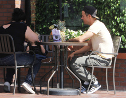 Josh Duhamel - Josh Duhamel - Out for lunch with his son in Santa Monica - April 27, 2015 - 30xHQ 3b5HeWlw
