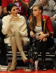 Cara Delavingne, Kendall Jenner and Khloe Kardashian - At the Basketball game, 7 января 2015 (23xHQ) 3sj745yr