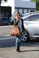 Sarah Michelle Gellar - Out and about in LA, 21 ноября 2014 (43xHQ) 4fVP6g5V