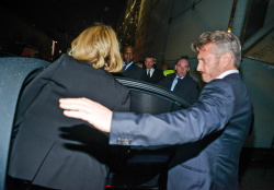 Charlize Theron and Sean Penn - seen leaving Royal Festival Hall. London - February 16, 2015 (153xHQ) 4s7gEUcA