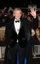 Ian McKellen - Royal Film Performance of 'The Hobbit An Unexpected Journey' at Odeon Leicester Square in London - December 12, 2012 - 5xHQ 56YF3zNe