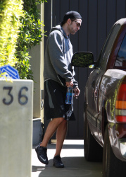 Robert Pattinson - was spotted heading out after another session with his personal trainer - April 6, 2015 - 14xHQ 57GkKt4j
