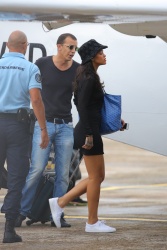 Rihanna - Boarding a private jet in Saint Barthélemy, 4 января 2015 (11xHQ) 5aIFQchX
