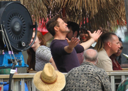 Robert Downey Jr. - On The Set Of 'Iron Man 3' 2012.10.02 - 19xHQ 63JnMbzG