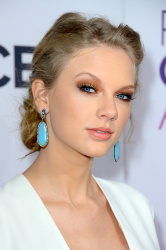 Taylor Swift - 2013 People's Choice Awards at the Nokia Theatre in Los Angeles, California - January 9, 2013 - 247xHQ 68moCzxH