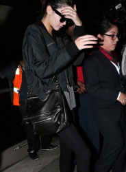 Kendall Jenner - Arriving at LAX airport, 2 января 2015 (55xHQ) 6ERYoLqp