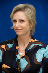 Jane Lynch - Glee press conference portraits by Vera Anderson (Beverly Hills, October 5, 2011) - 5xHQ 6W7CiVKr