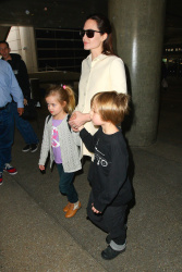 Angelina Jolie - LAX Airport - February 11, 2015 (185xHQ) 6hMpyFcr