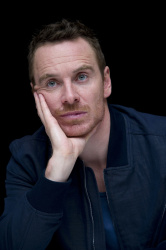 Michael Fassbender - X- Men: Days of Future Past press conference portraits by Magnus Sundholm (New York, May 9, 2014) - 25xHQ 6keV6TFN