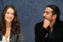 Evangeline Lilly, Naveen Andrews  - "Lost" press conference portraits by Vera Anderson 2008 - 17xHQ 7j70PLpF