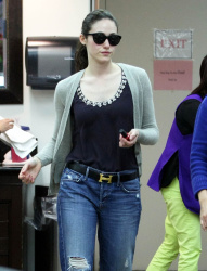 Emmy Rossum - Nail salon in Beverly Hills - March 4, 2015 (20xHQ) 8WAnHFus