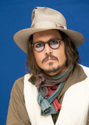 Johnny Depp - "The Tourist" press conference portraits by Armando Gallo (New York, December 6, 2010) - 31xHQ 8cnJPUiM