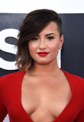 Demi Lovato - At the MTV Video Music Awards, August 24, 2014 - 112xHQ 8dqVkIe7