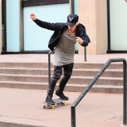 Justin Bieber - Justin Bieber - Skating in New York City (2014.12.28) - 41xHQ 8fTzpq5J