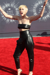 Miley Cyrus - 2014 MTV Video Music Awards in Los Angeles, August 24, 2014 - 350xHQ 97CMyPEC
