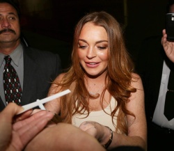 Lindsay Lohan - Lindsay Lohan - arriving to 'Jimmy Kimmel Live!' in Hollywood, February 3, 2015 - 39xHQ 9xQAenLU