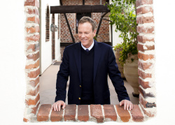 Kiefer Sutherland - "Touch" press conference portraits by Armando Gallo (Los Angeles, May 2, 2012) - 13xHQ ALtnUKBT