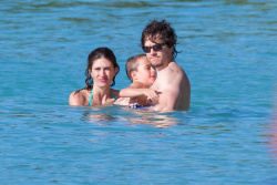 Mark Wahlberg - and his family seen enjoying a holiday in Barbados (December 26, 2014) - 165xHQ AnqGjPP3