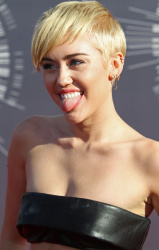 Miley Cyrus - 2014 MTV Video Music Awards in Los Angeles, August 24, 2014 - 350xHQ CXC8jNWh