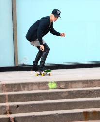 Justin Bieber - Justin Bieber - Skating in New York City (2014.12.28) - 41xHQ CcHTqAo1