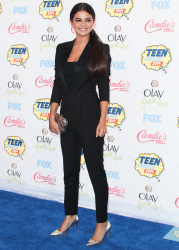 Selena Gomez - At the FOX's 2014 Teen Choice Awards, August 10, 2014 - 393xHQ DNcQDpsC