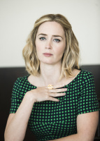 Эмили Блант (Emily Blunt) Press Conference for The Girl On the Train at the Mandarin Oriental Hotel, 25.09.2016 (26xHQ) DZlhXCLK