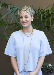 Kaley Cuoco - The Wedding Ringer Press Conference (13xHQ) DcJYMHcp