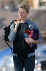 Charlize Theron - spotted leaving yoga class - January 23, 2015 - 23xHQ Ddty9rpN