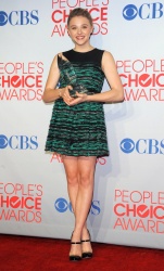 Chloe Moretz - 2012 People's Choice Awards at the Nokia Theatre (Los Angeles, January 11, 2012) - 335xHQ Dq2RAZwT