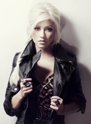Christina Aguilera - Nino Munoz Photoshoot 2010 for InStyle - 8xHQ DucgtSnH