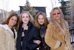 Nikki Reed, Evan Rachel Wood, Holly Hunter & Catherine Hardwicke - Thirteen Outdoor Portraits at Sundance Film Festival (January 18. 2003) - 13xHQ E65EiXjT