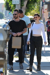 Rose McGowan - Out and about in LA, 17 января 2015 (30xHQ) FnqD8bck