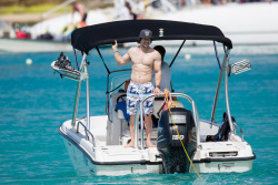 Mark Wahlberg - and his family seen enjoying a holiday in Barbados (December 26, 2014) - 165xHQ G09te5sr