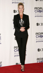 Katherine Heigl - 35th Annual People's Choice Awards, 7 января 2009 (58хHQ) G0W4DbUh