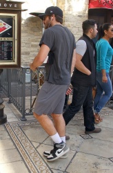 Jake Gyllenhaal - Shopping At The Grove In Los Angeles 2015.04.26 - 11xHQ GNWFVoEo