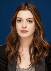 Anne Hathaway - "Love And Other Drugs" press conference portraits by Armando Gallo (Los Angeles, November 6, 2010) - 8xHQ GRIUB1om