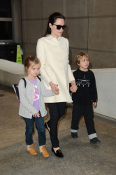 Angelina Jolie - LAX Airport - February 11, 2015 (185xHQ) GRiwwOAc