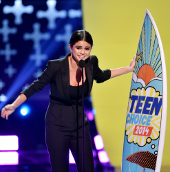 Selena Gomez - At the FOX's 2014 Teen Choice Awards, August 10, 2014 - 393xHQ GUkZtUSG