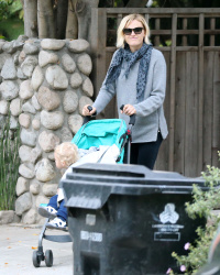 Malin Akerman - Out with her son in LA- February 20, 2015 (25xHQ) GoBB4jcU