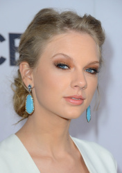 Taylor Swift - 2013 People's Choice Awards at the Nokia Theatre in Los Angeles, California - January 9, 2013 - 247xHQ HCki832y