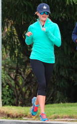 Reese Witherspoon - Out jogging in Brentwood - February 28, 2015 (15xHQ) HI4XxUGY