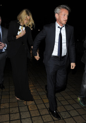 Sean Penn - Charlize Theron and Sean Penn - seen leaving Royal Festival Hall. London - February 16, 2015 (153xHQ) Hi1GcZ5P