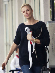Charlize Theron - spotted taking her son Jackson to his karate class in Los Angeles, California on February 23, 2015 (15xHQ) HndIoPGD
